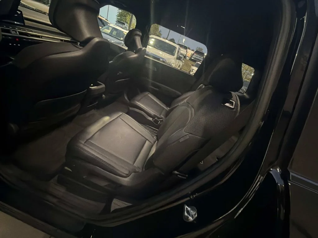 Used 2027 Black Kia S image 28
