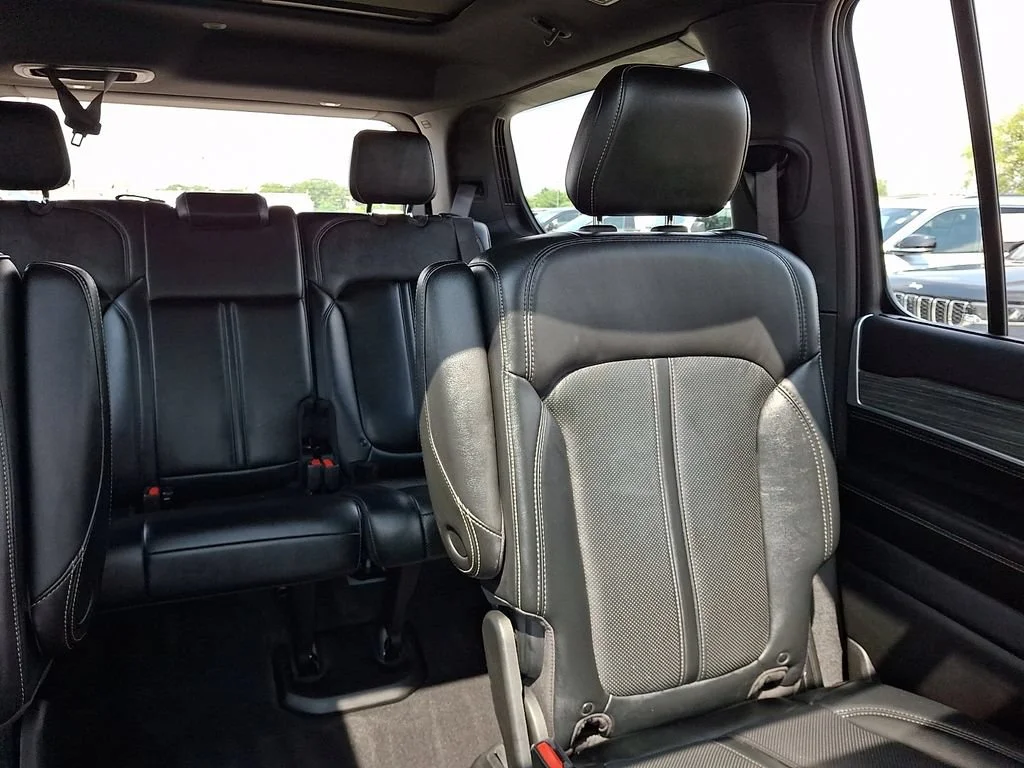 Used 2022 Diamond Black Crystal Pearlcoat Jeep Series II image 21