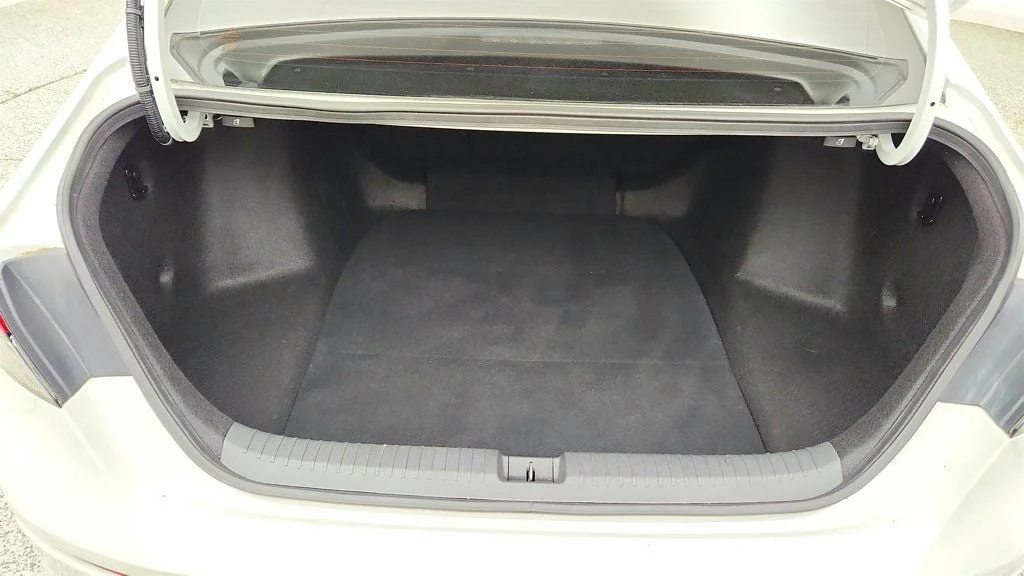 Used 2024 Platinum White Pearl Honda EX CVT image 22