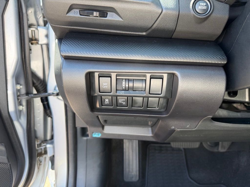 Used 2018 Ice Silver Metallic Subaru 2.0i Premium image 17