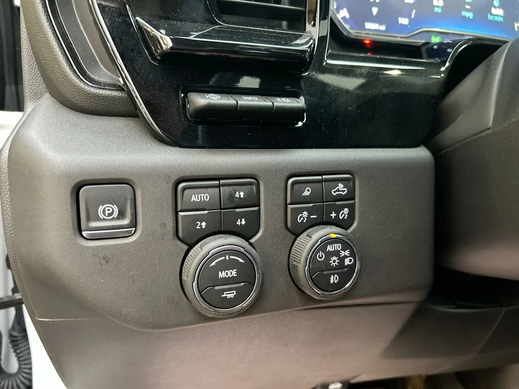 Used 2025 White Chevrolet ZR2 image 22
