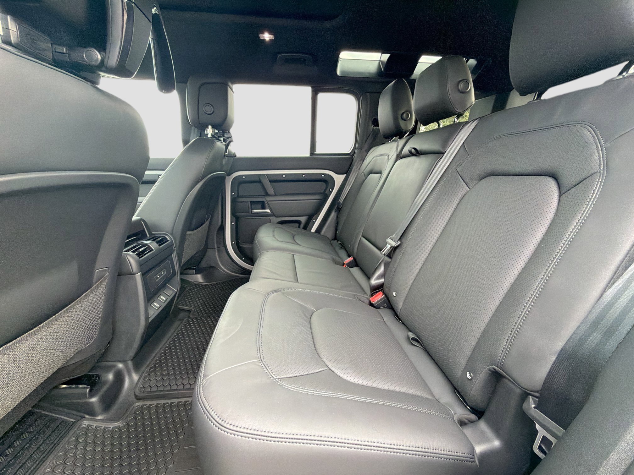 2026 Land Rover Defender X-Dynamic SE - Photo 20