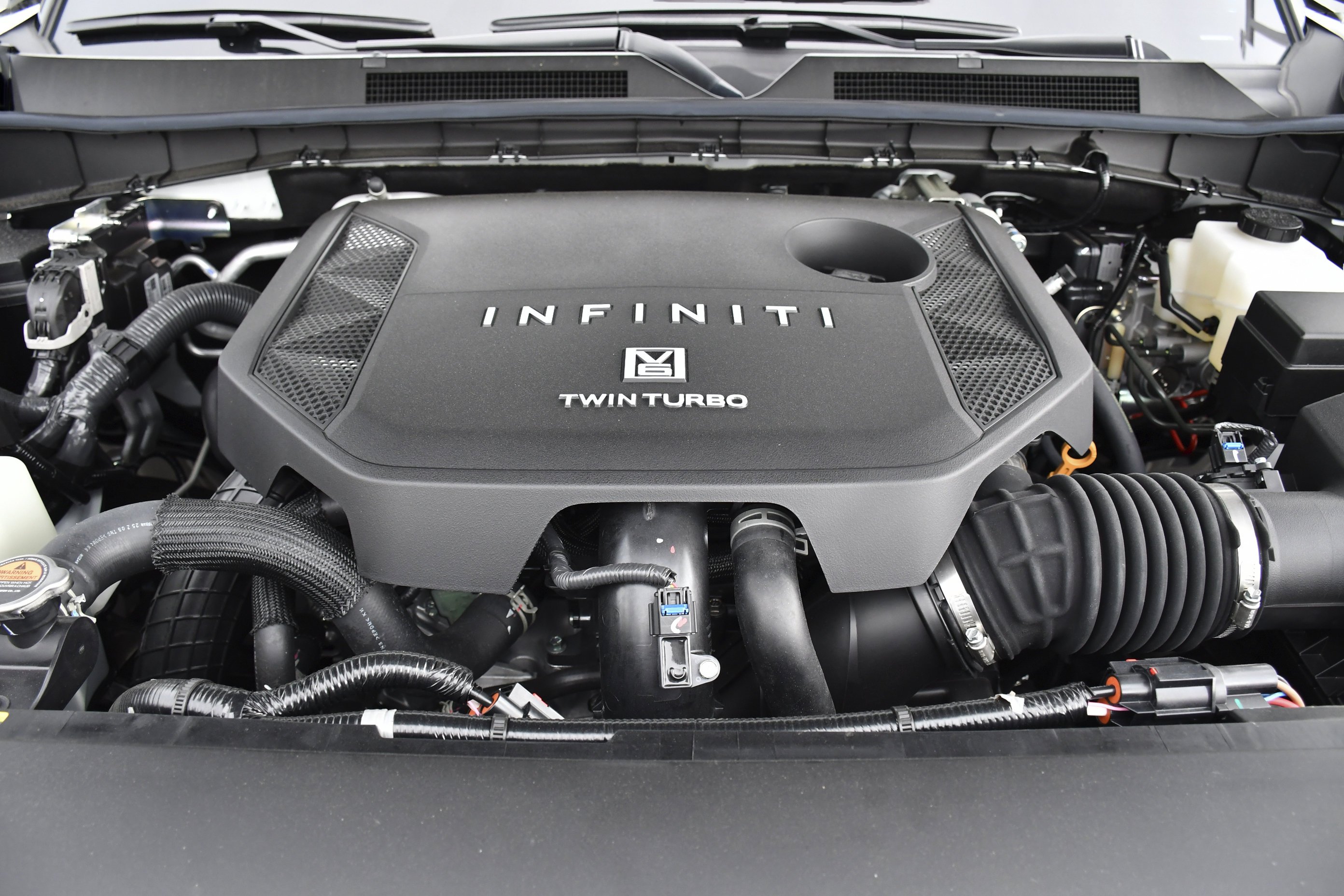 New 2026 RADIANT WHITE INFINITI Sport 4WD image 38