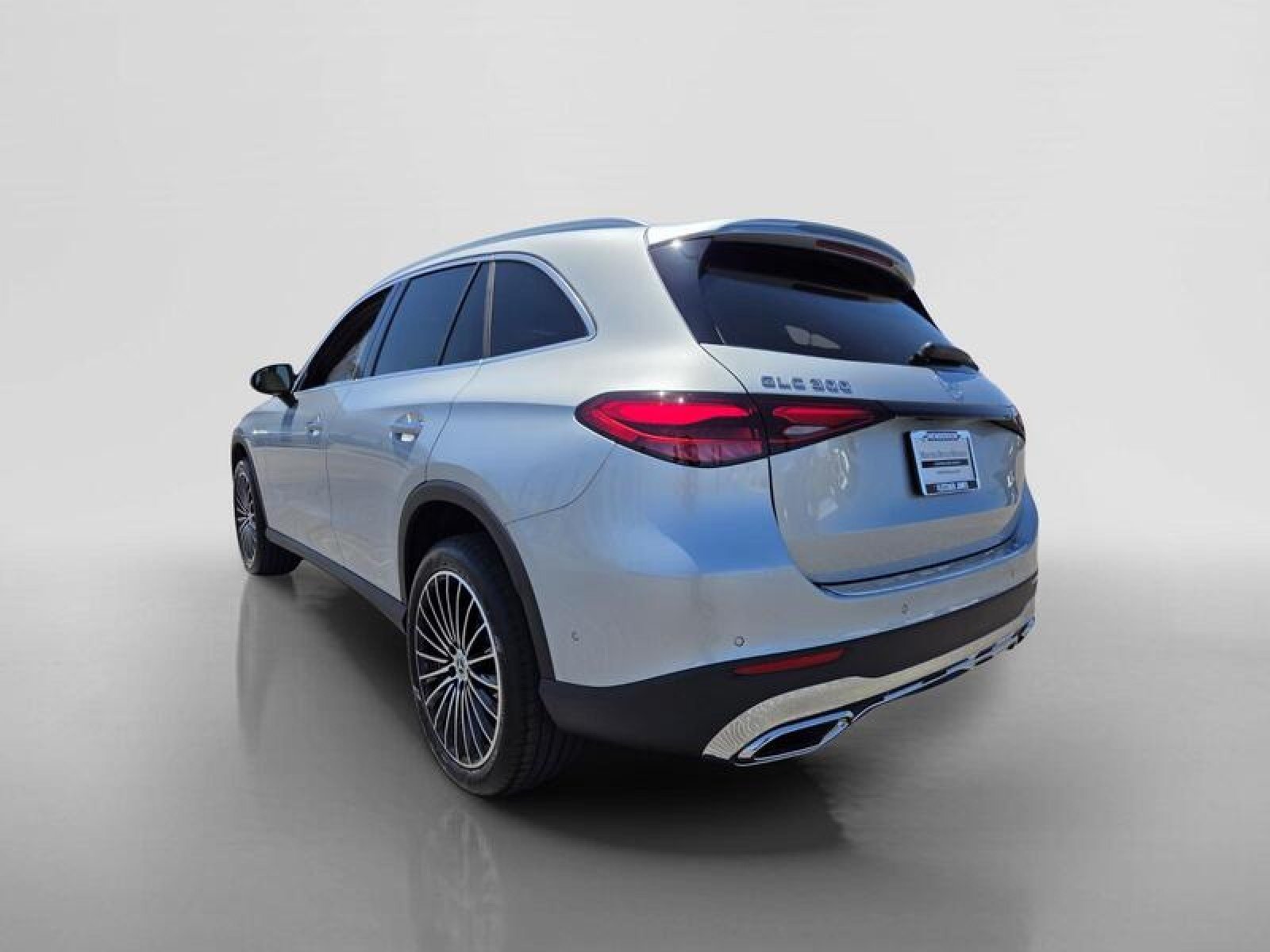 New 2026 Cirrus Silver Metallic Mercedes-Benz GLC 300 SUV image 3