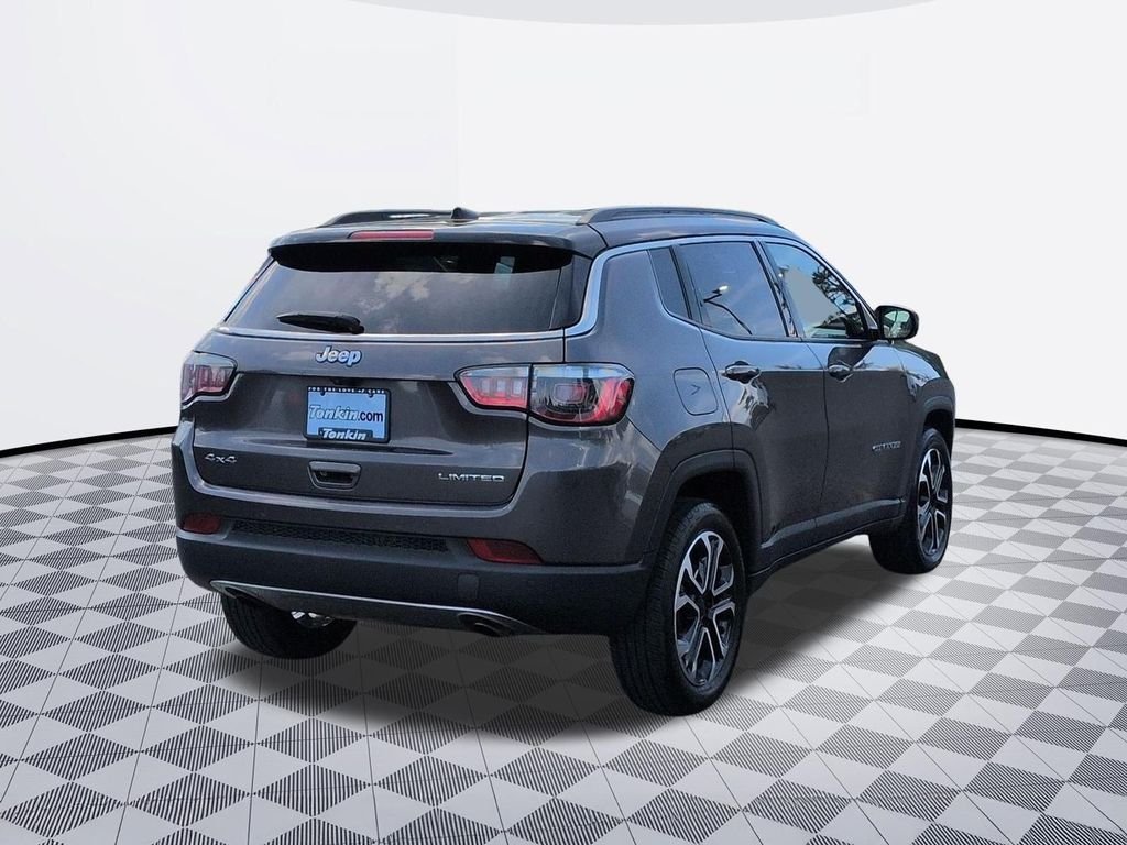 Used 2023 Granite Crystal Metallic Clearcoat Jeep Limited image 5