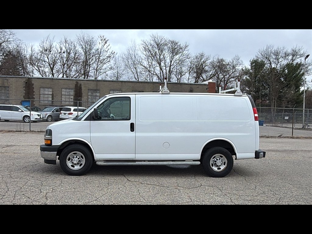 View vehicle photo 3