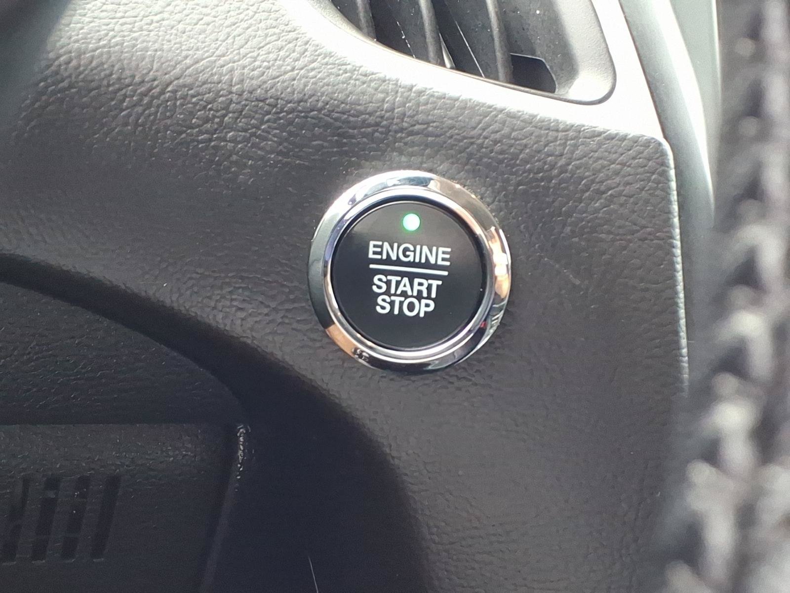 Used 2023  Ford SEL image 17