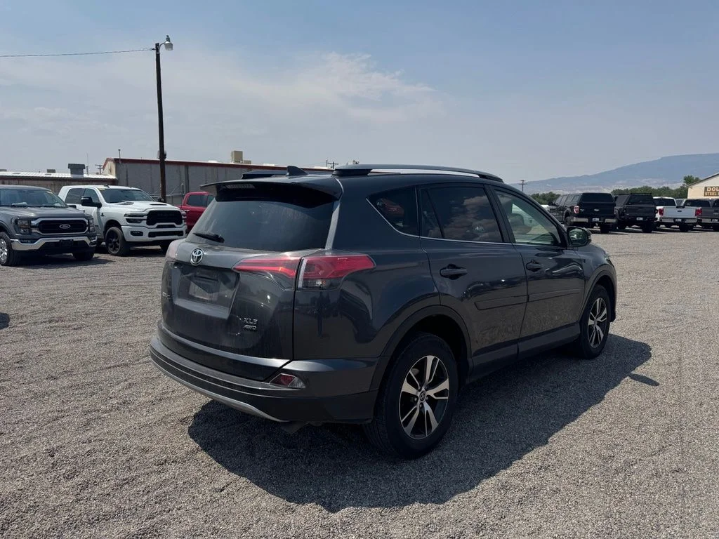 Used 2018 Magnetic Gray Metallic Toyota XLE image 6