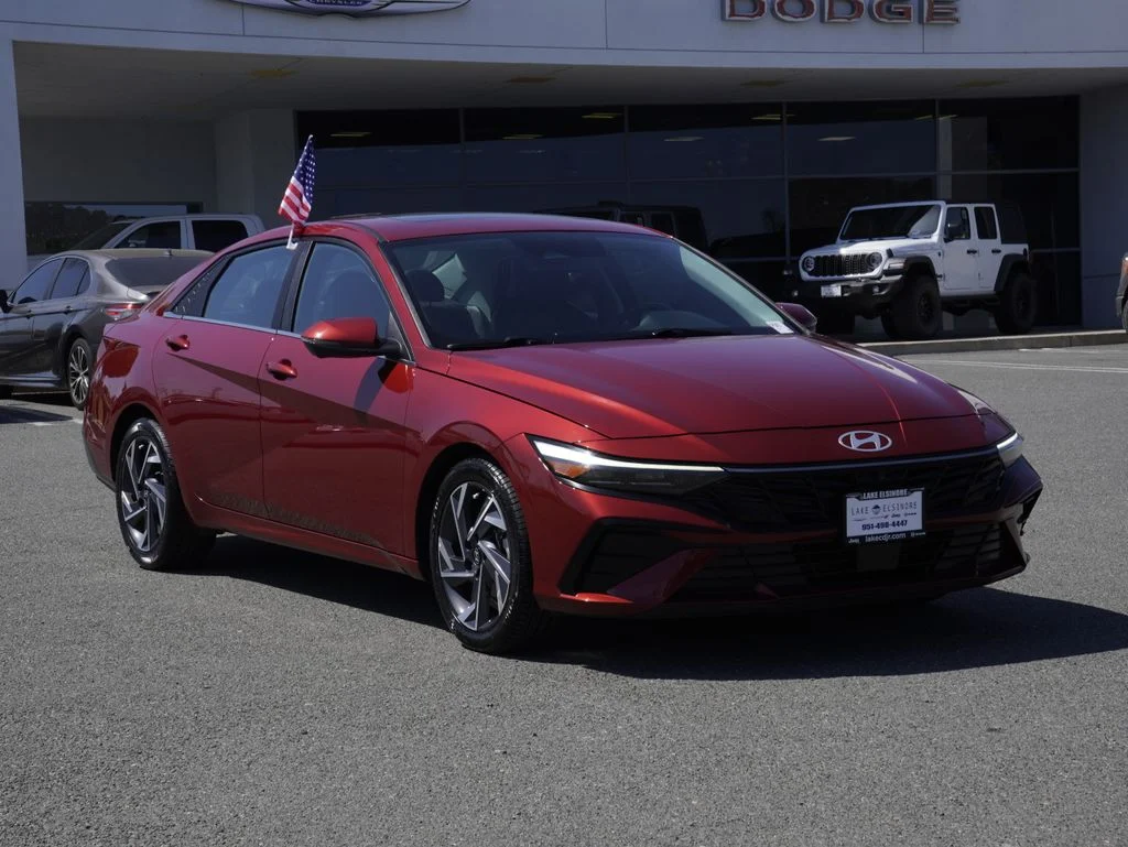 2024 Hyundai Elantra 2.0 Limited IVT's photo