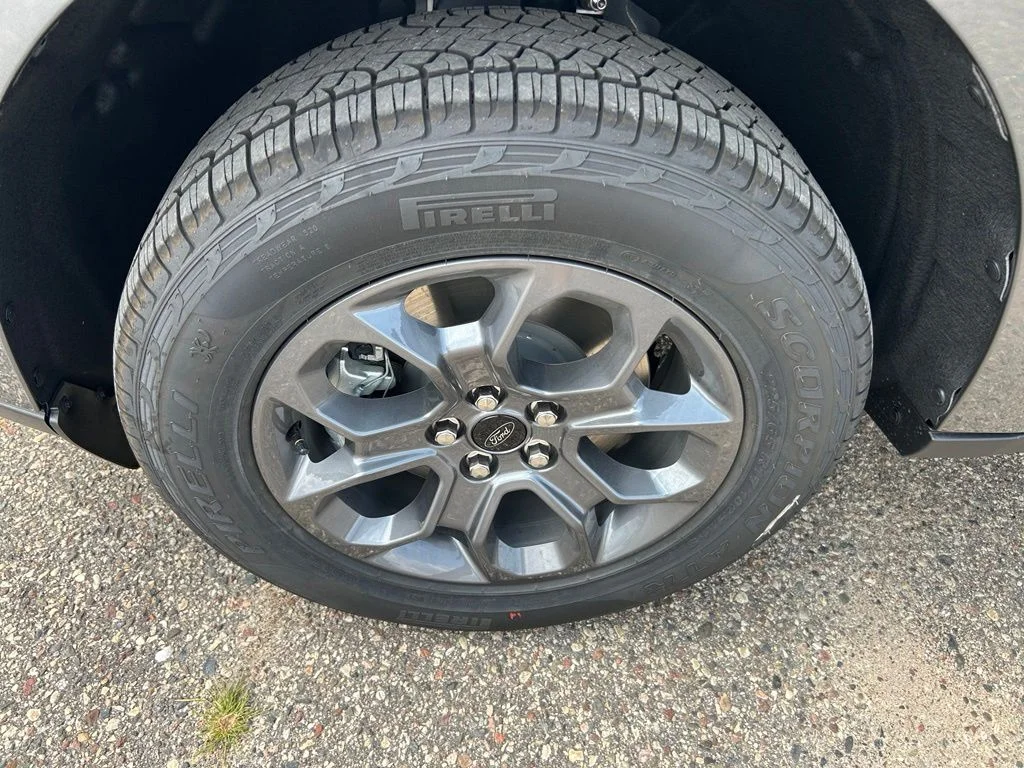 New 2026 Carbonized Gray Metallic Ford XLT image 9