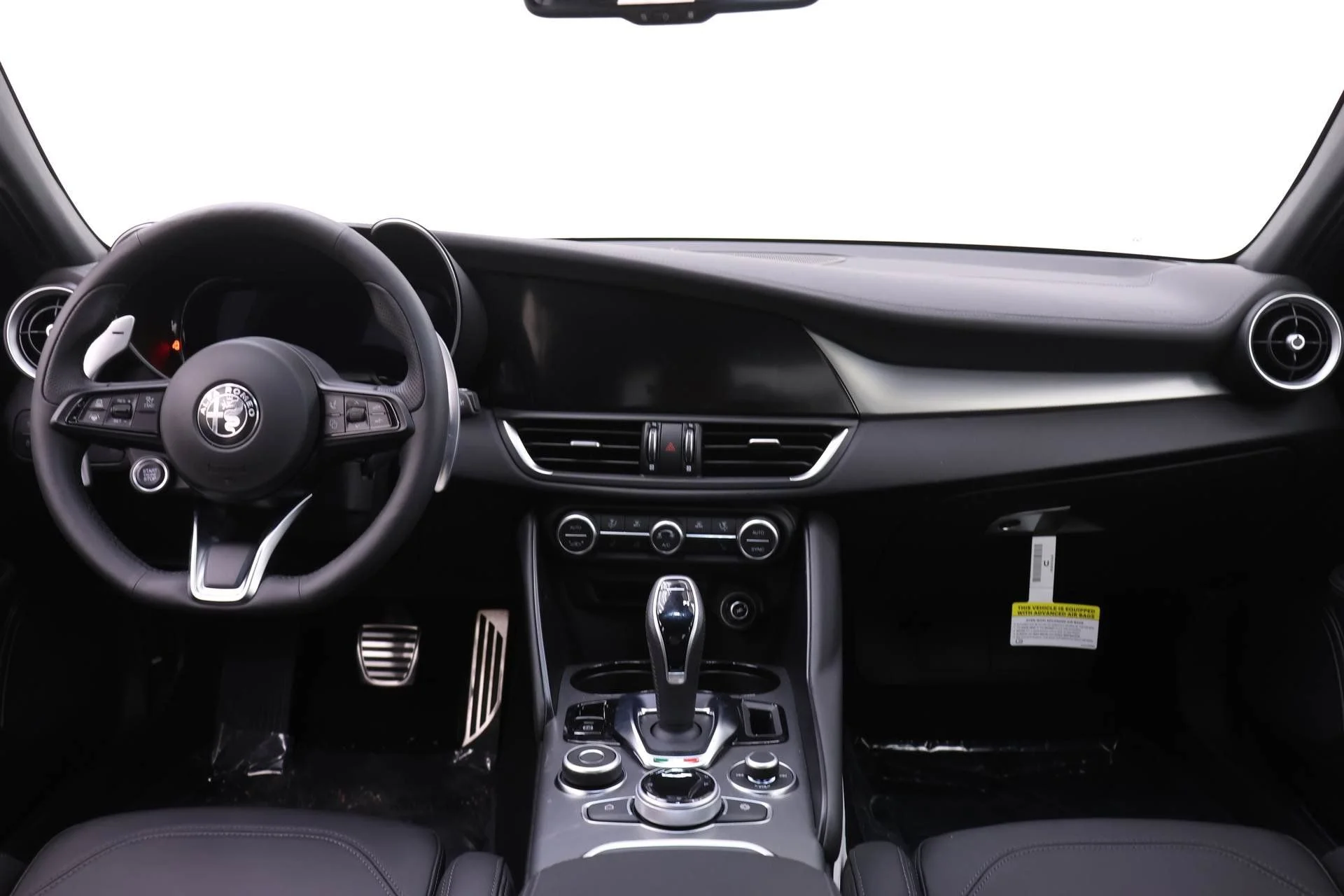 New 2025 Milano White Exterior Paint Alfa Romeo Base image 8