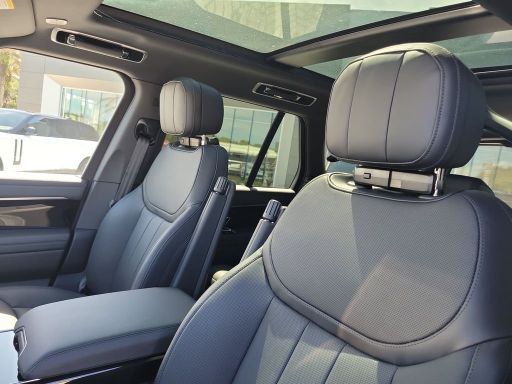 New 2027 Fuji White Land Rover SE image 26