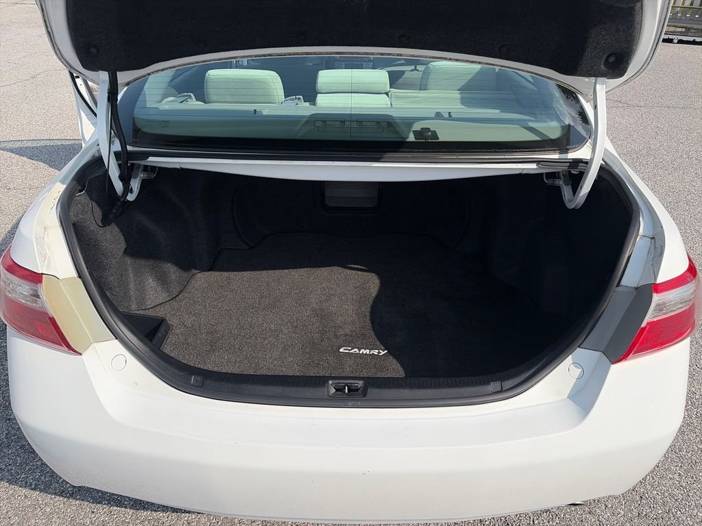 Used 2009 Super White Toyota XLE image 21