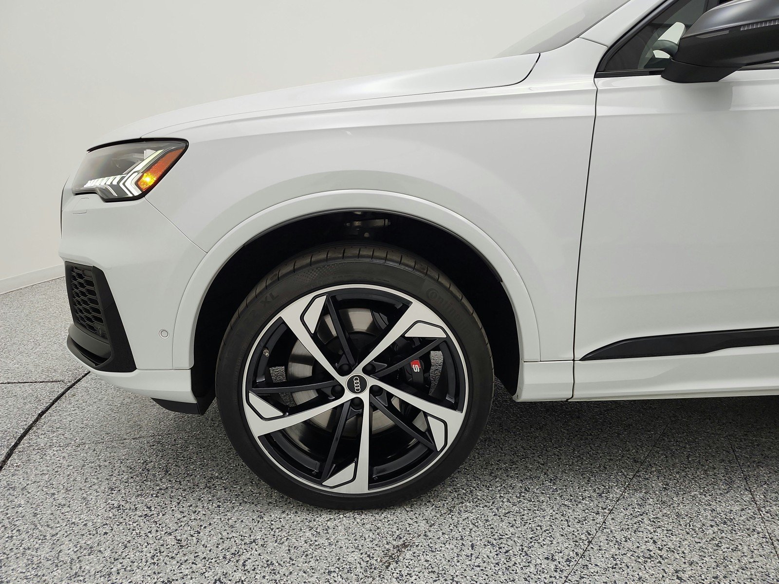 Used 2023 Glacier White Metallic Audi Premium Plus 4.0 TFSI quattro image 19