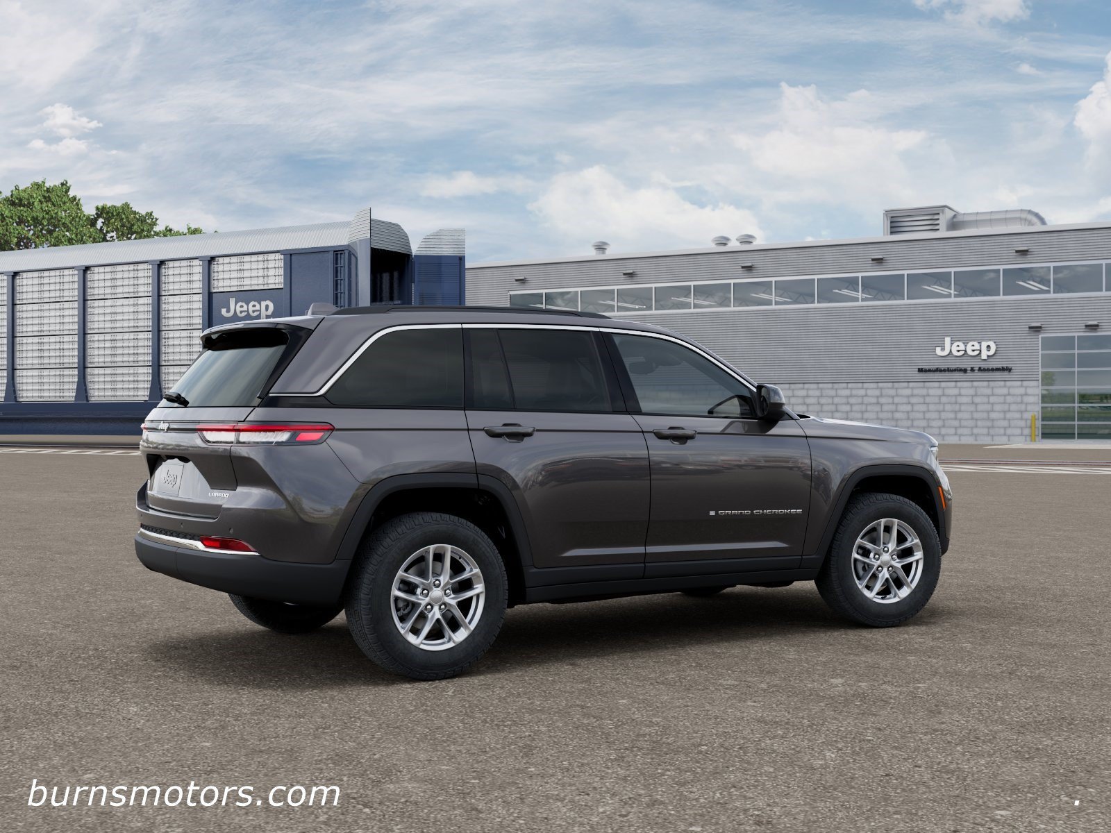 New 2026 Baltic Gray Metallic Clear-Coat Exterior Paint Jeep Laredo image 4