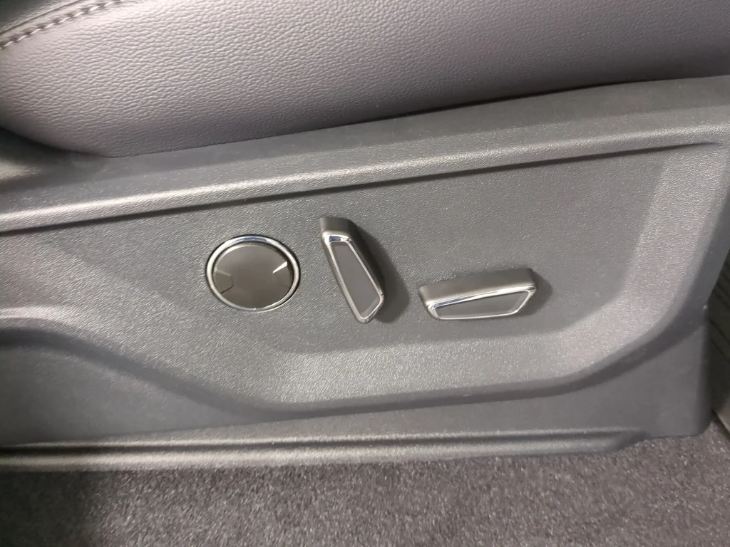 New 2026 Iconic Silver Metallic Ford Lariat® image 19