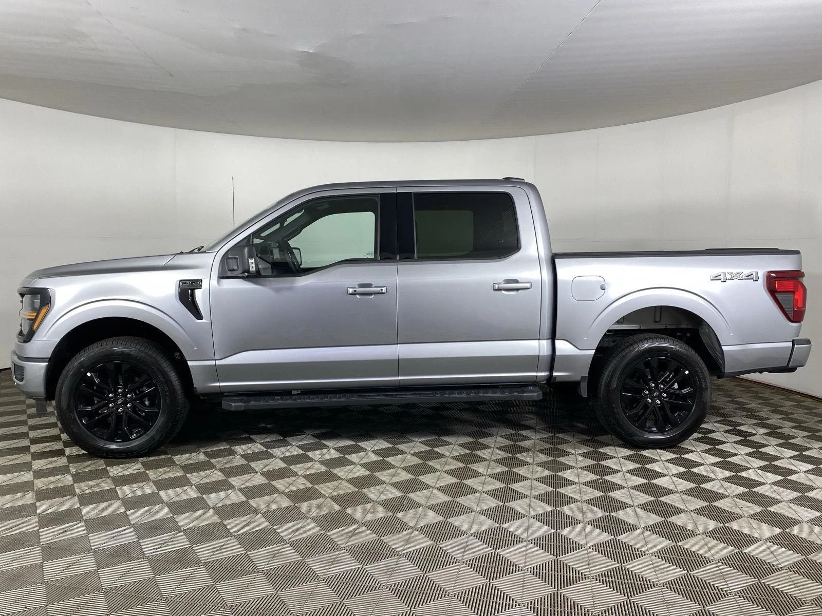 New 2026 Silver Metallic Ford XLT image 4