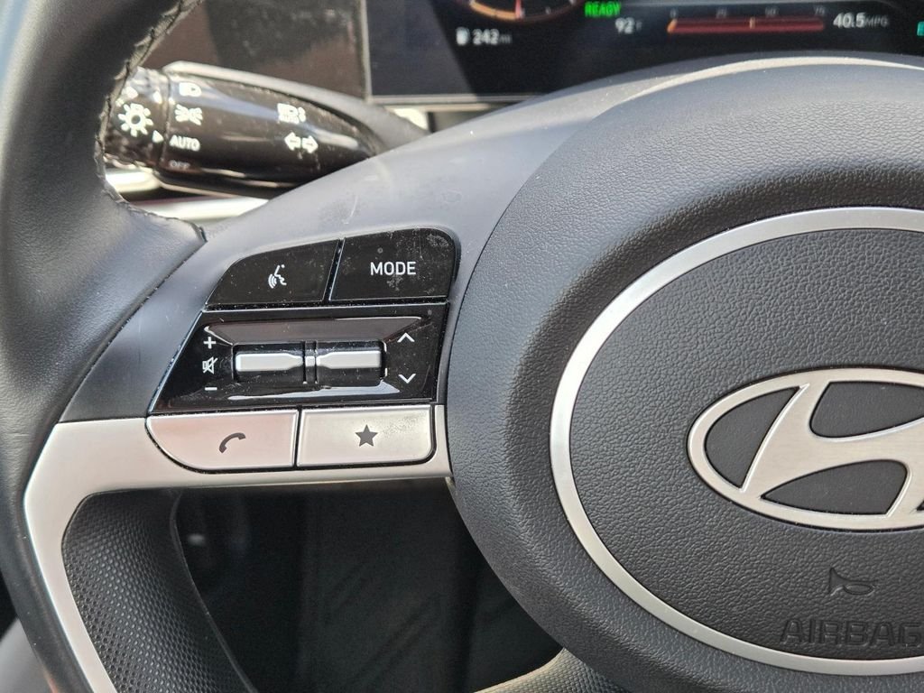 2025 Hyundai Elantra Limited - Photo 21