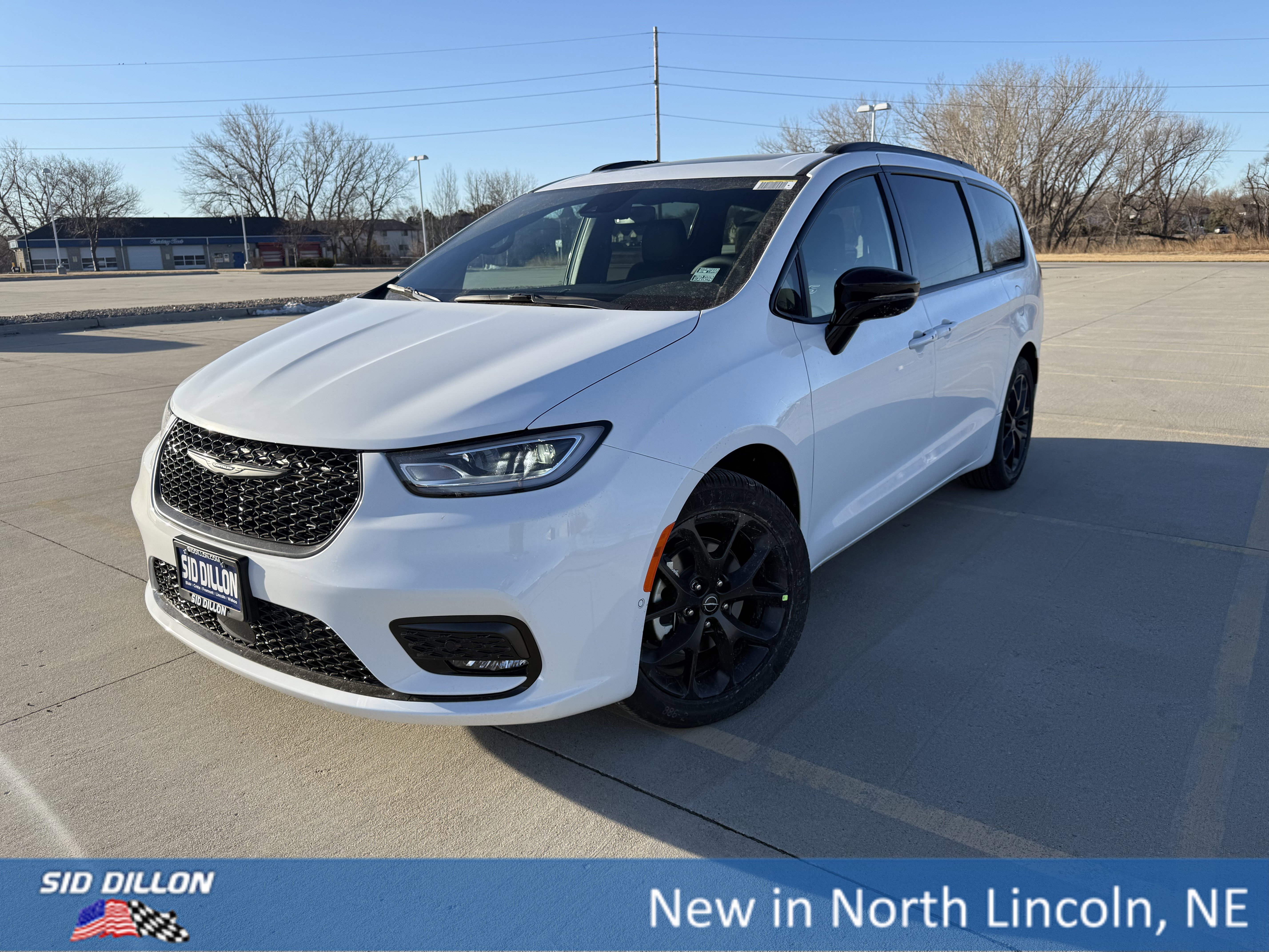 2026 Chrysler Pacifica Limited's photo
