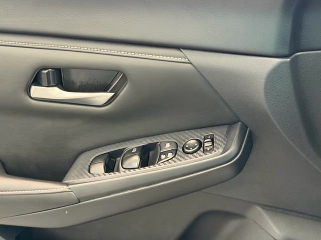 Used 2024 White Nissan SV image 26