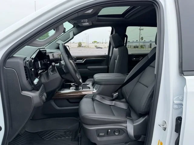 New 2026 Summit White Chevrolet RST image 5