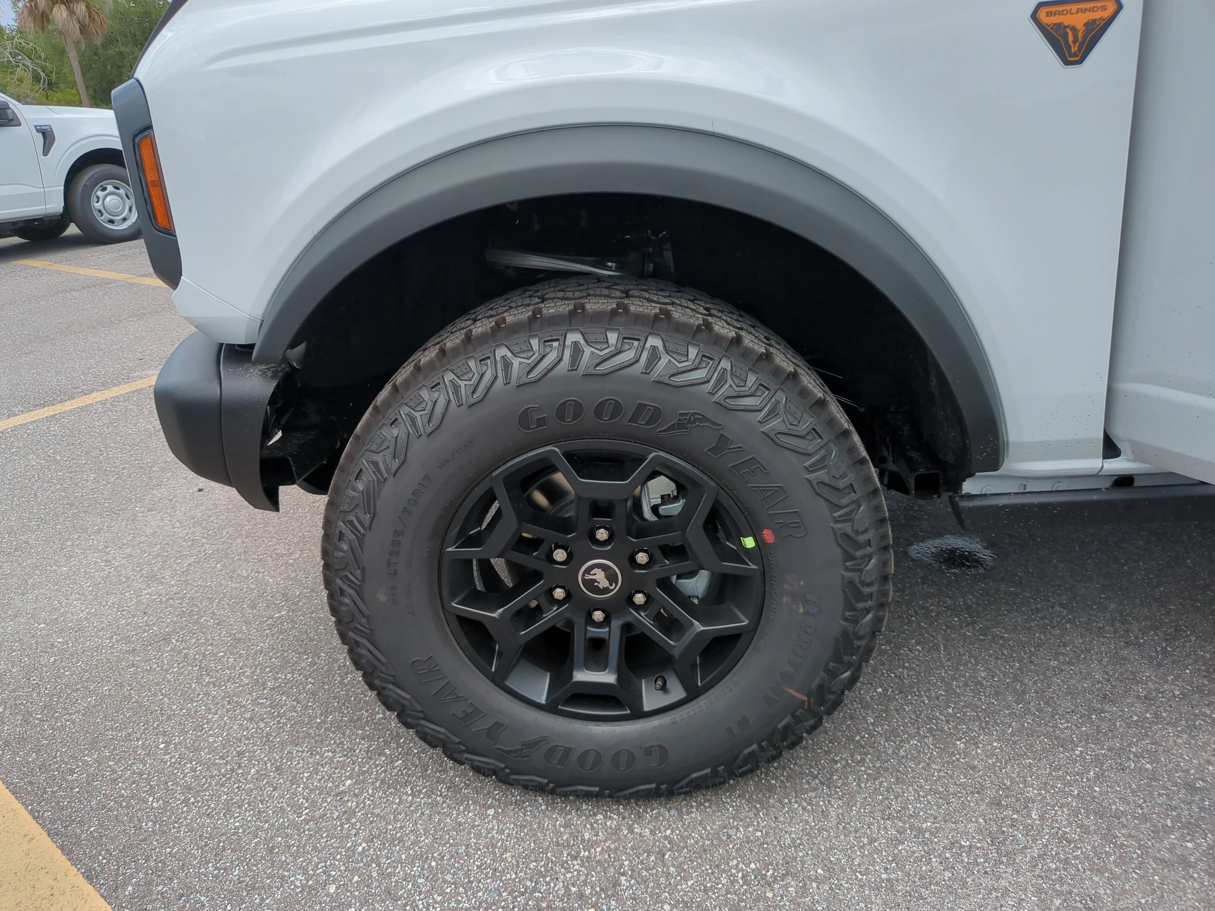 New 2026 Oxford White Ford Badlands® image 33