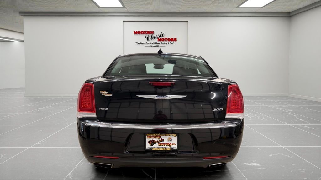 Used 2019 Black Chrysler Limited image 6