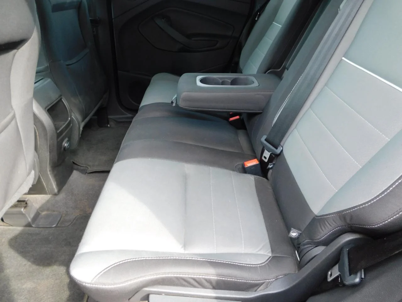 Used 2014 Red Ford FWD 4dr SE image 23