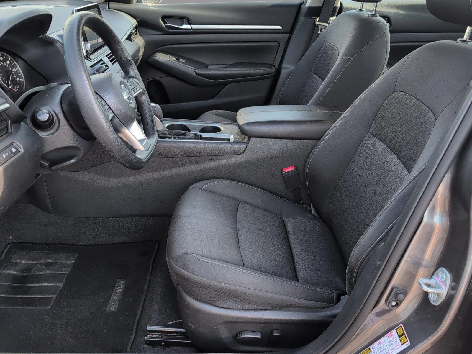 Used 2022 Gun Metallic Nissan 2.5 SV image 3