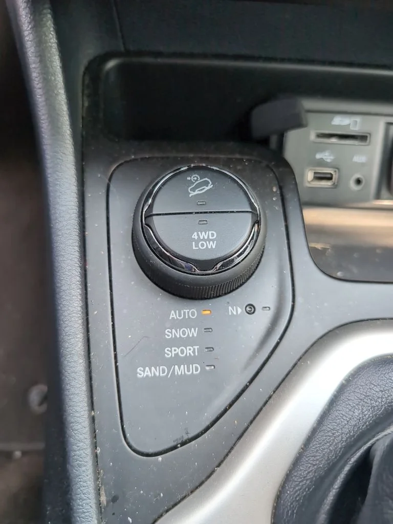 Used 2015 Bright White Clearcoat Jeep Limited image 12