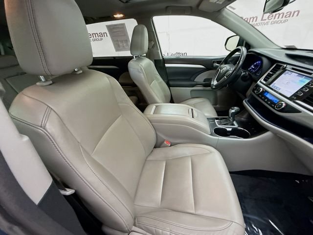 Used 2016 Blue Toyota XLE V6 image 30