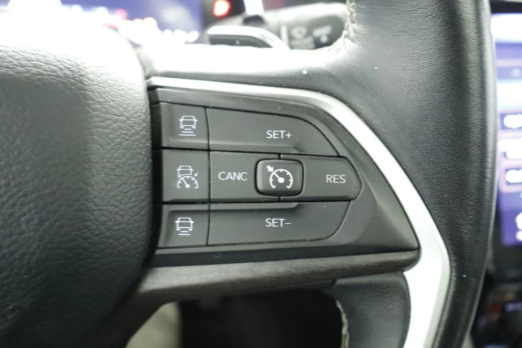 Used 2022 White Jeep Limited image 31