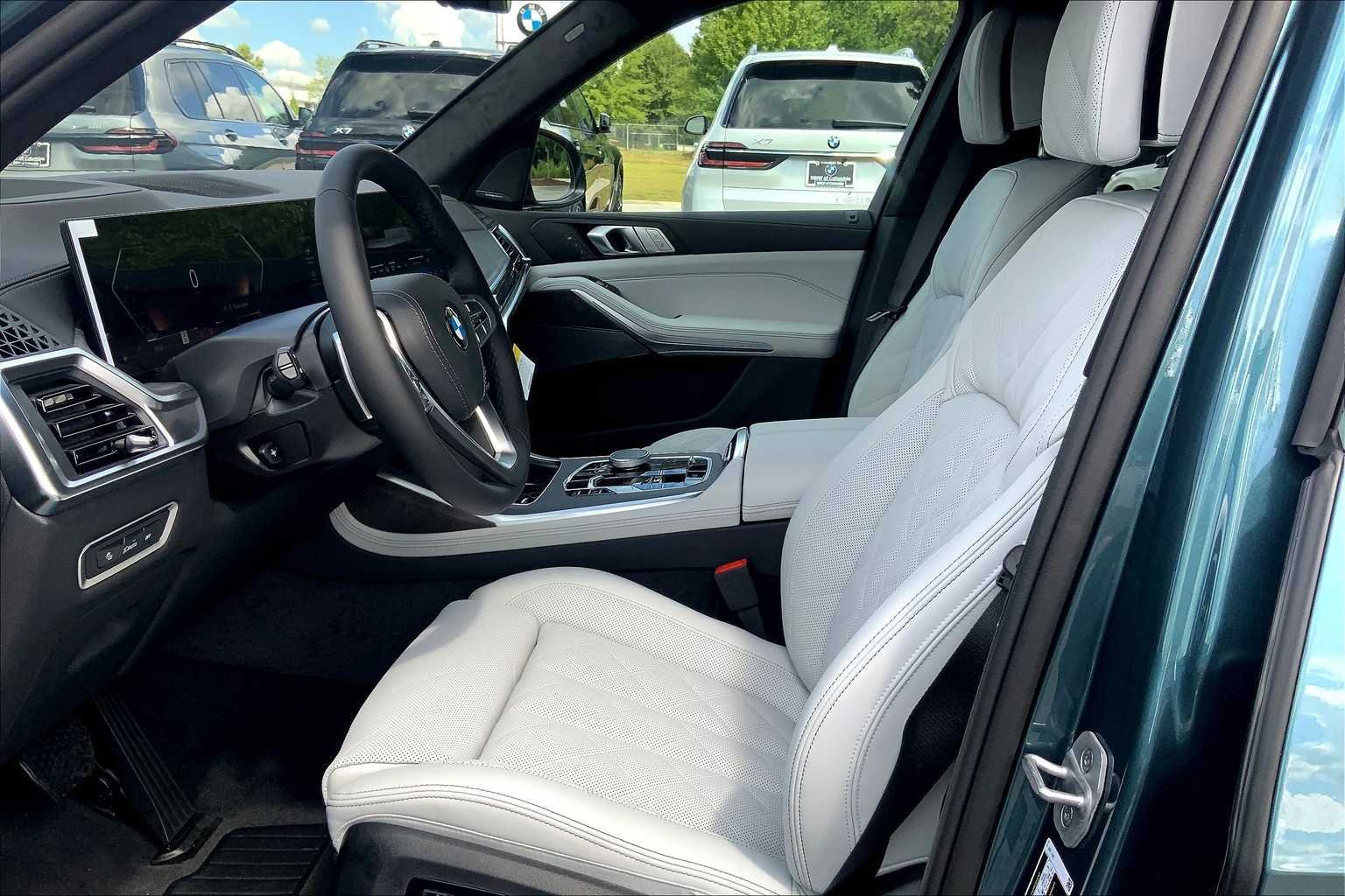 Used 2026 Blue Ridge Mountain Metallic BMW xDrive40i image 7
