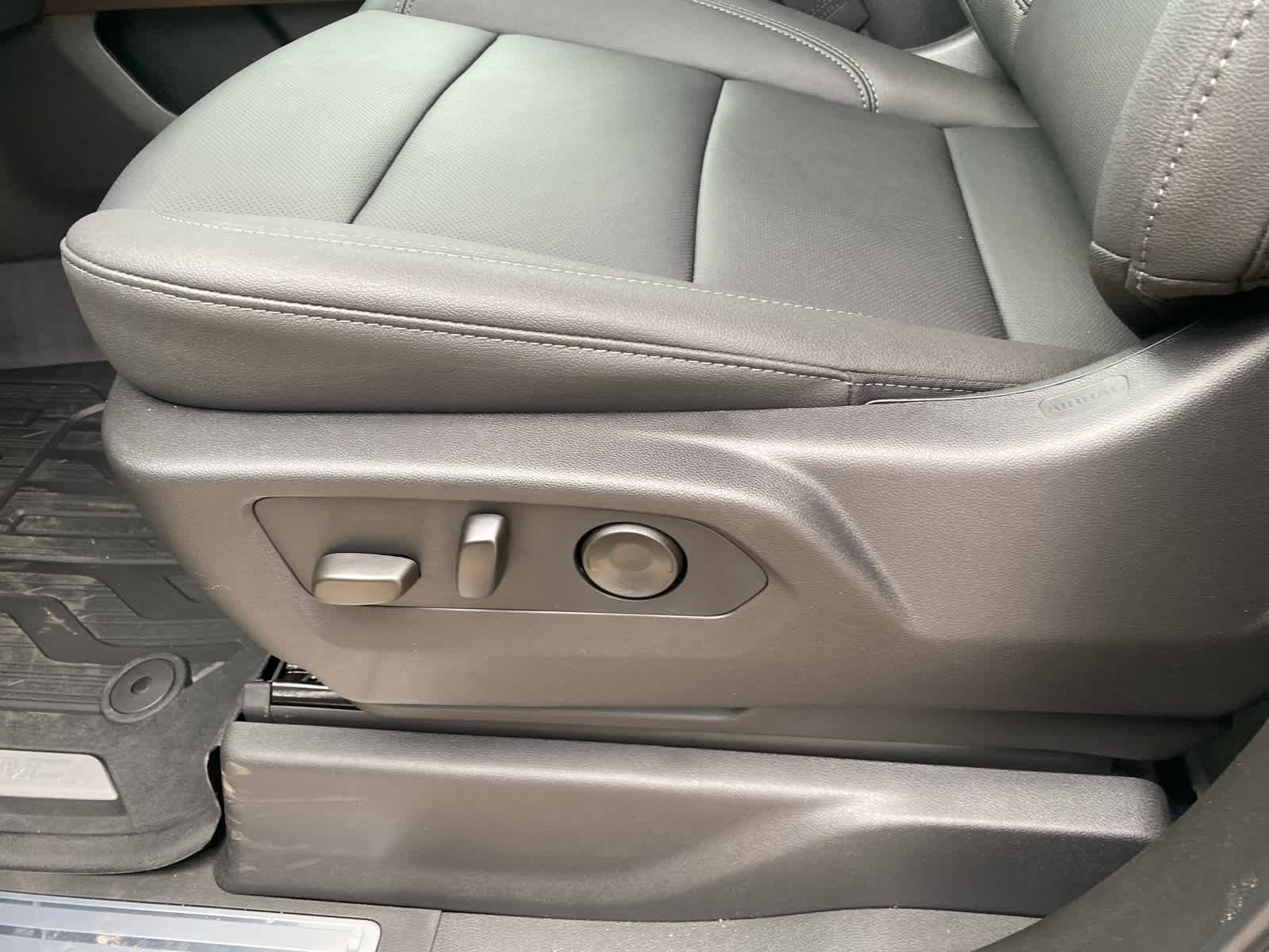 2026 GMC Sierra 1500 SLT - Photo 11
