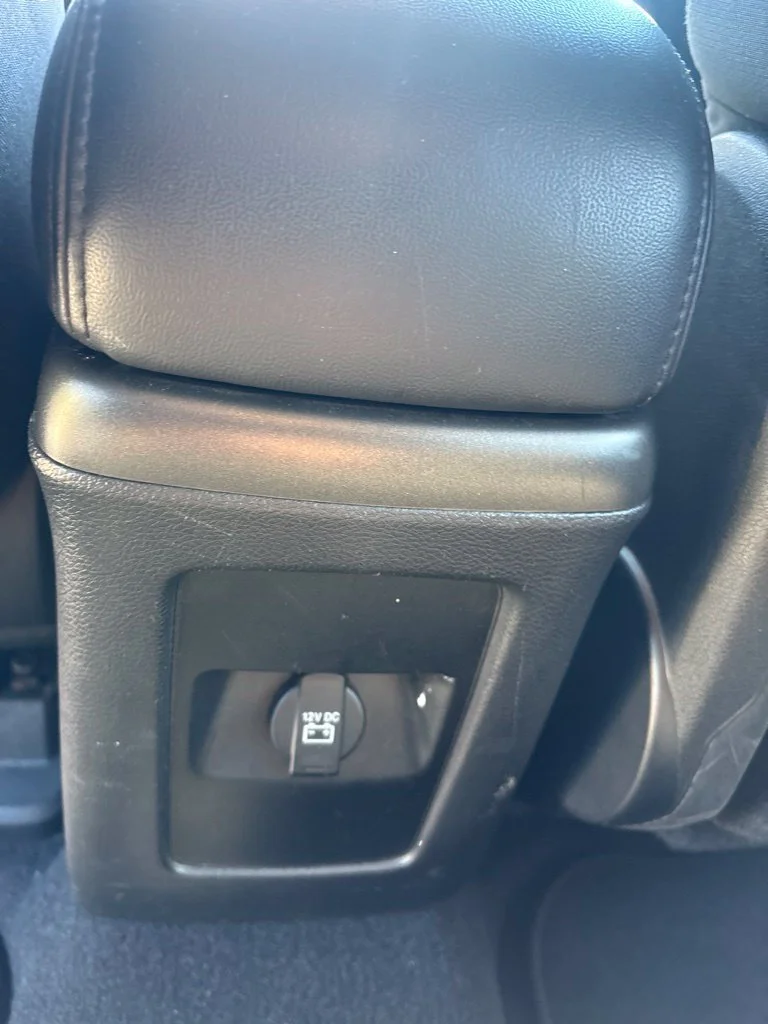 Used 2017 White Dodge SXT image 34