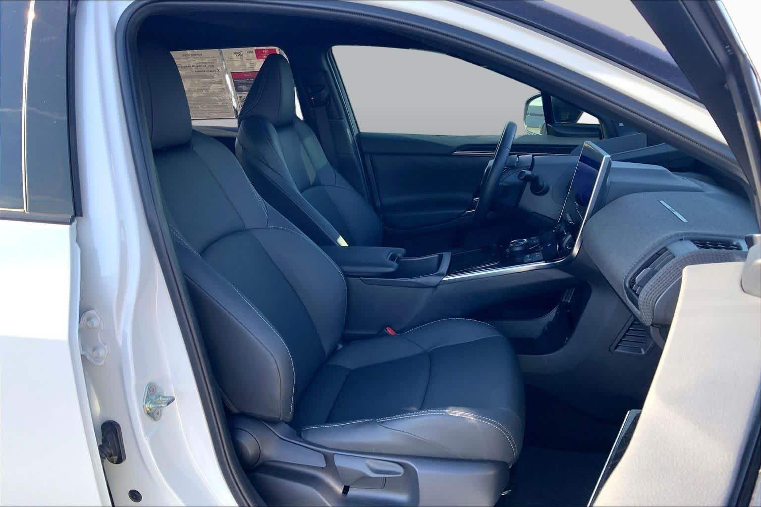 Used 2023 Wind Chill Pearl w/Black Roof Toyota Limited image 8