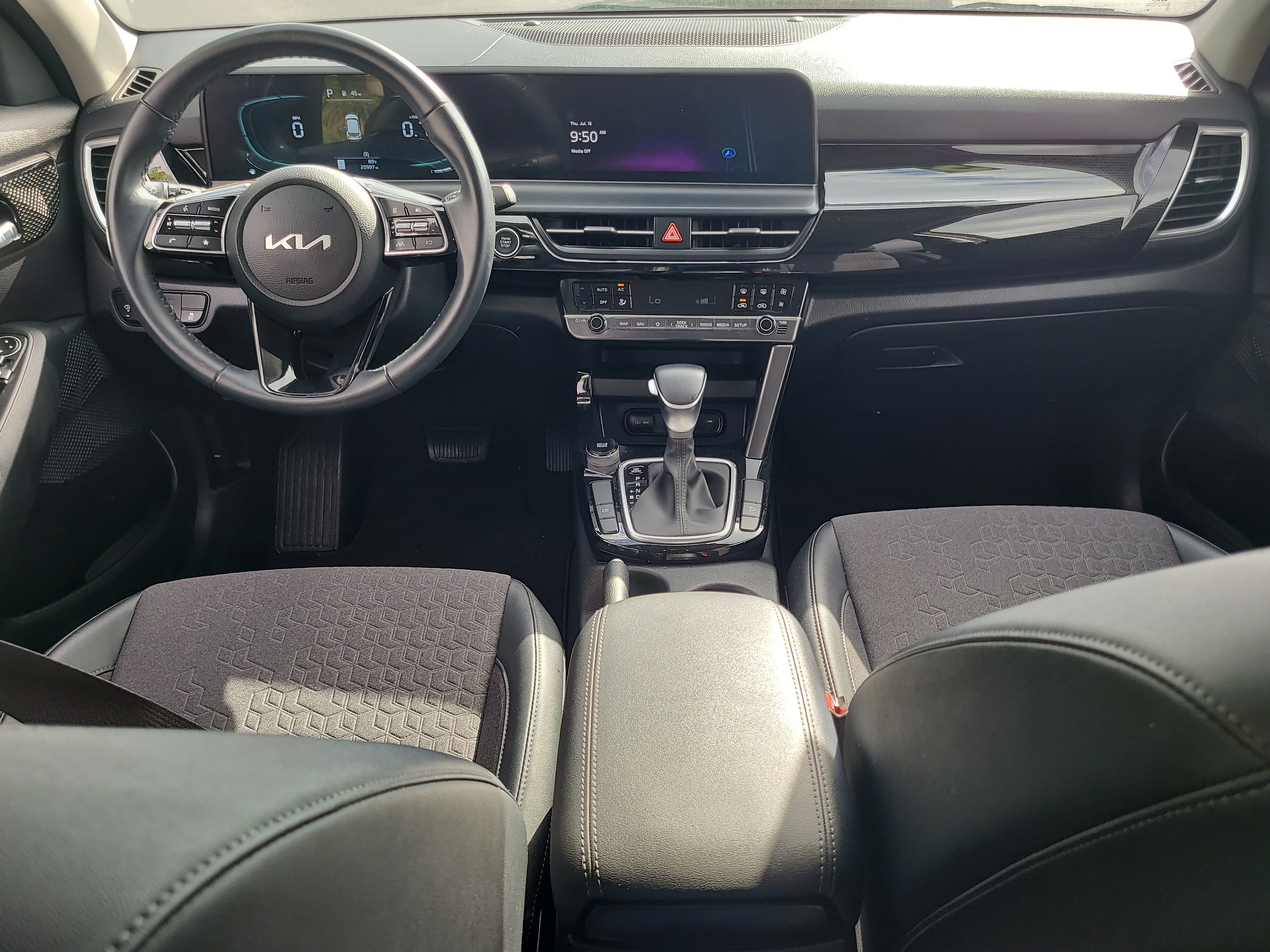 Used 2025 Fusion Black Kia S image 14