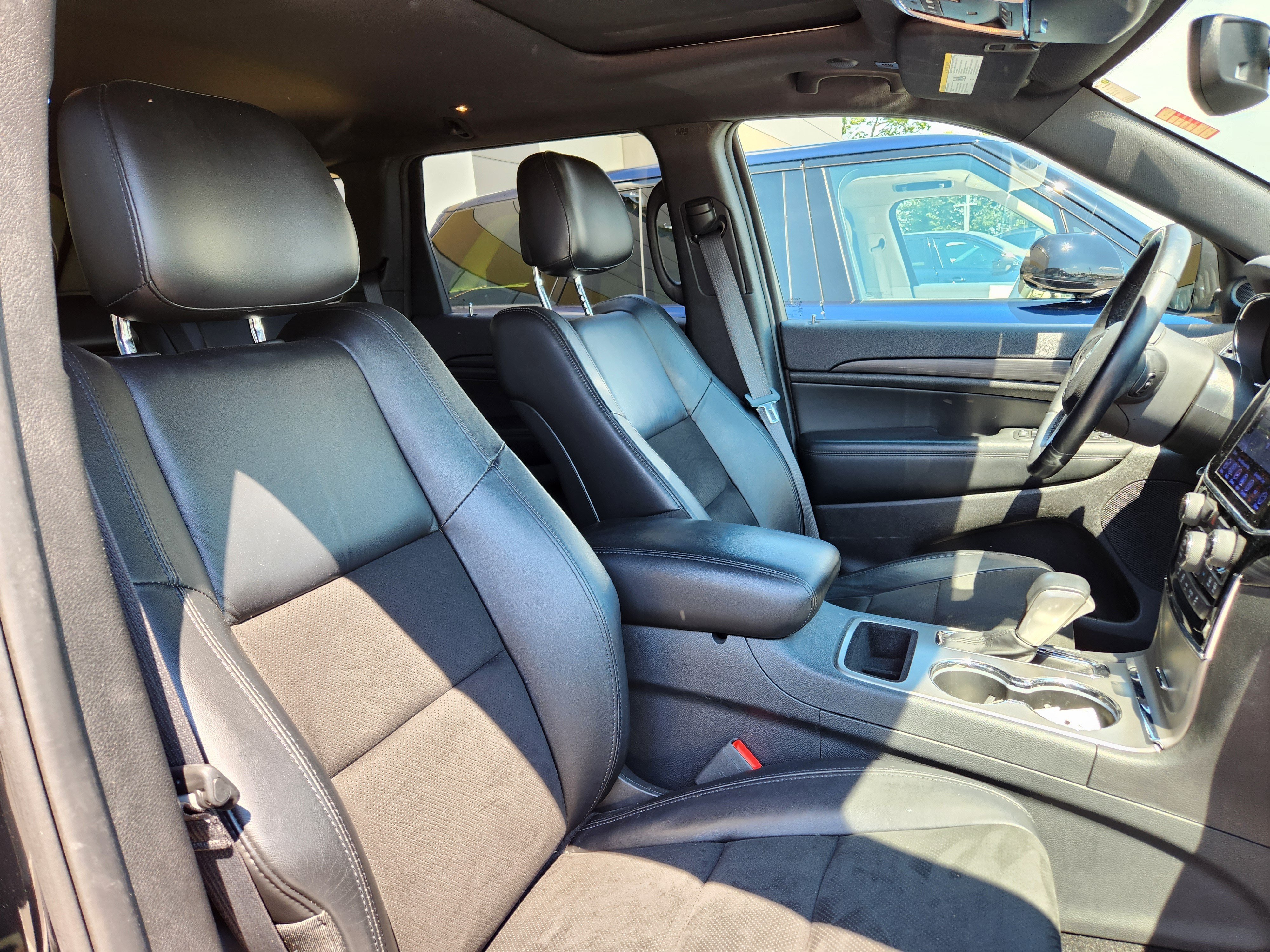 Used 2019 Diamond Black Crystal Pearlcoat Jeep Altitude image 16