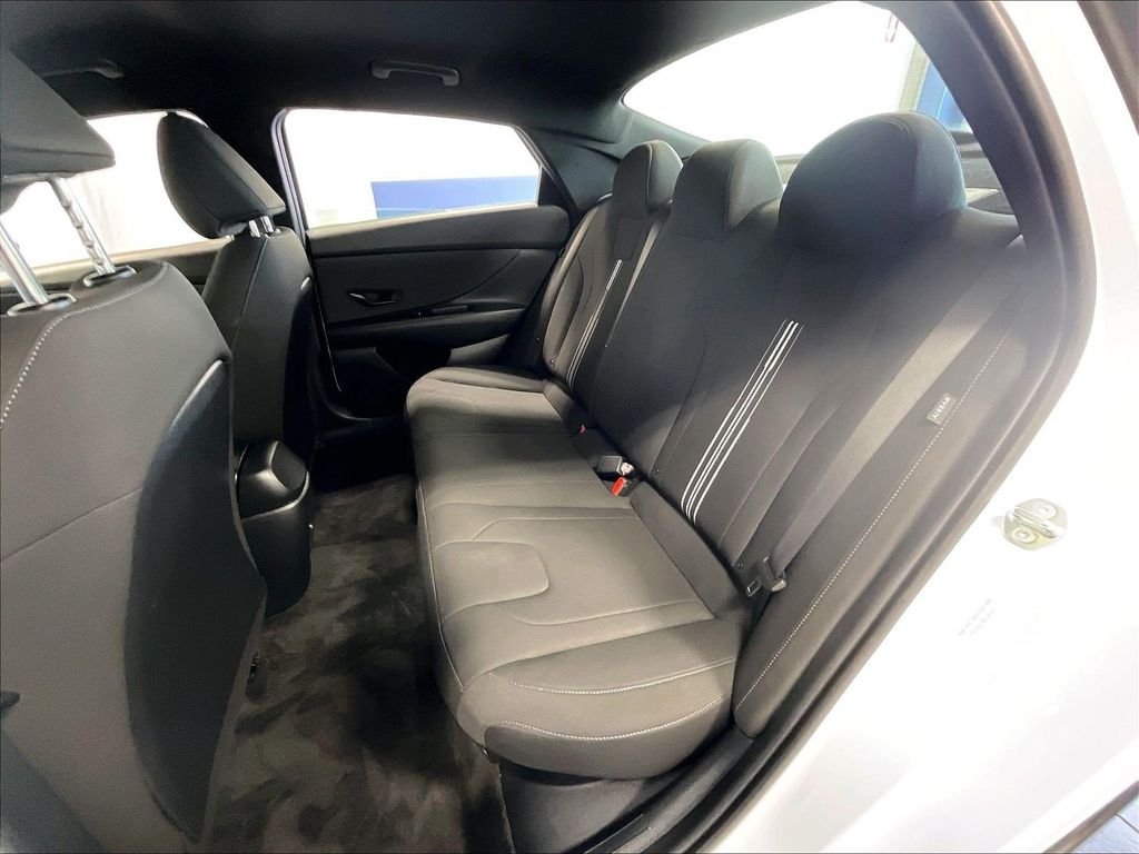 Used 2025 White Hyundai SEL Sport image 15
