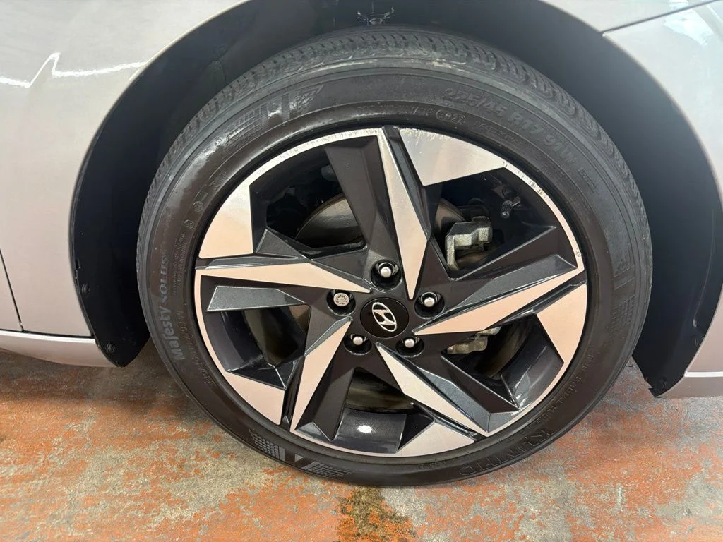 Used 2023 Fluid Metal Hyundai SEL image 10