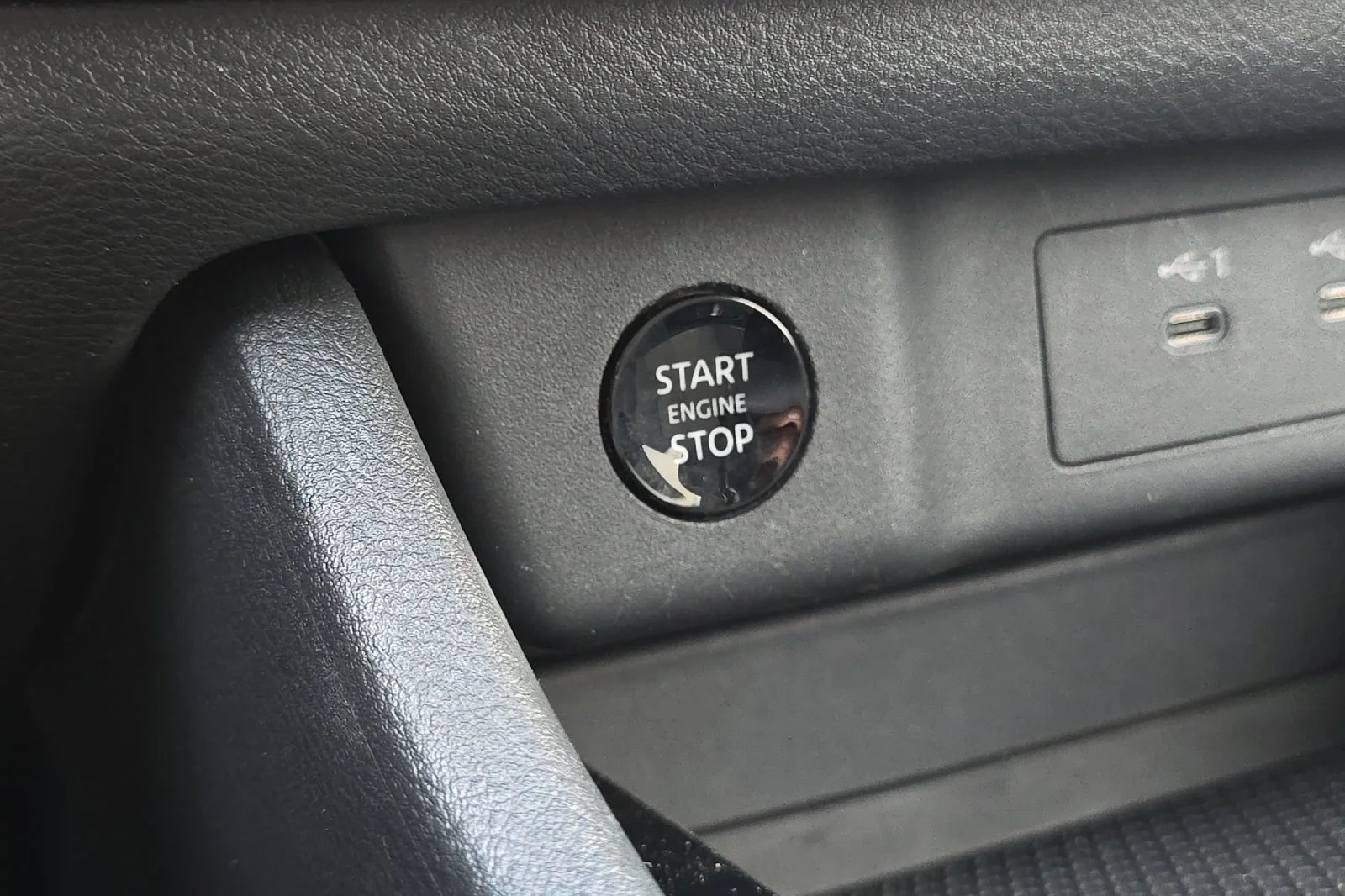 Used 2025 Deep Ocean Blue Pearl Nissan SV image 21