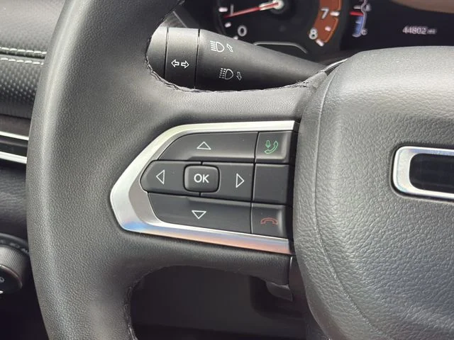Used 2023 Gray Jeep Latitude image 17