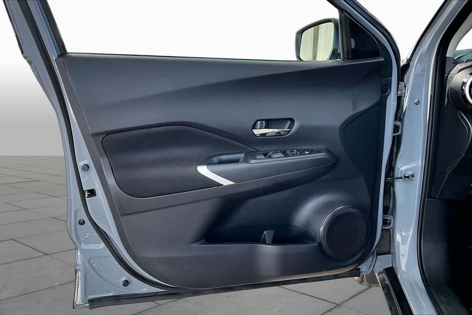 Used 2023 Boulder Gray Pearl Nissan SV image 21