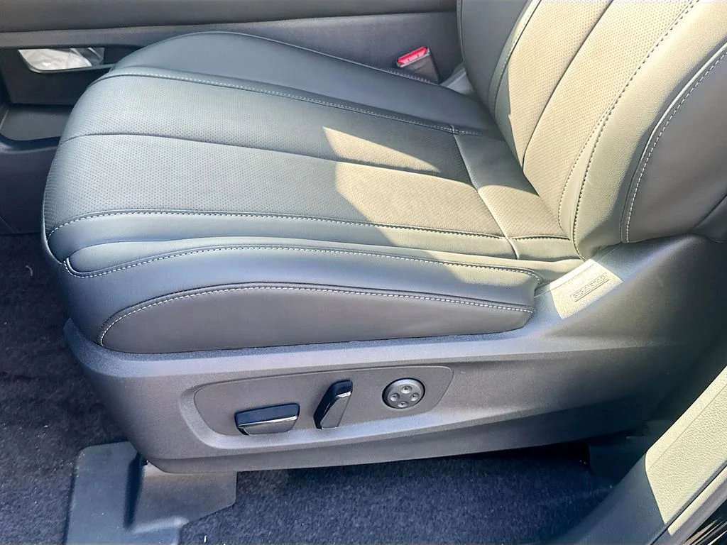 New 2027 MINERAL BLACK INFINITI Luxe FWD image 20