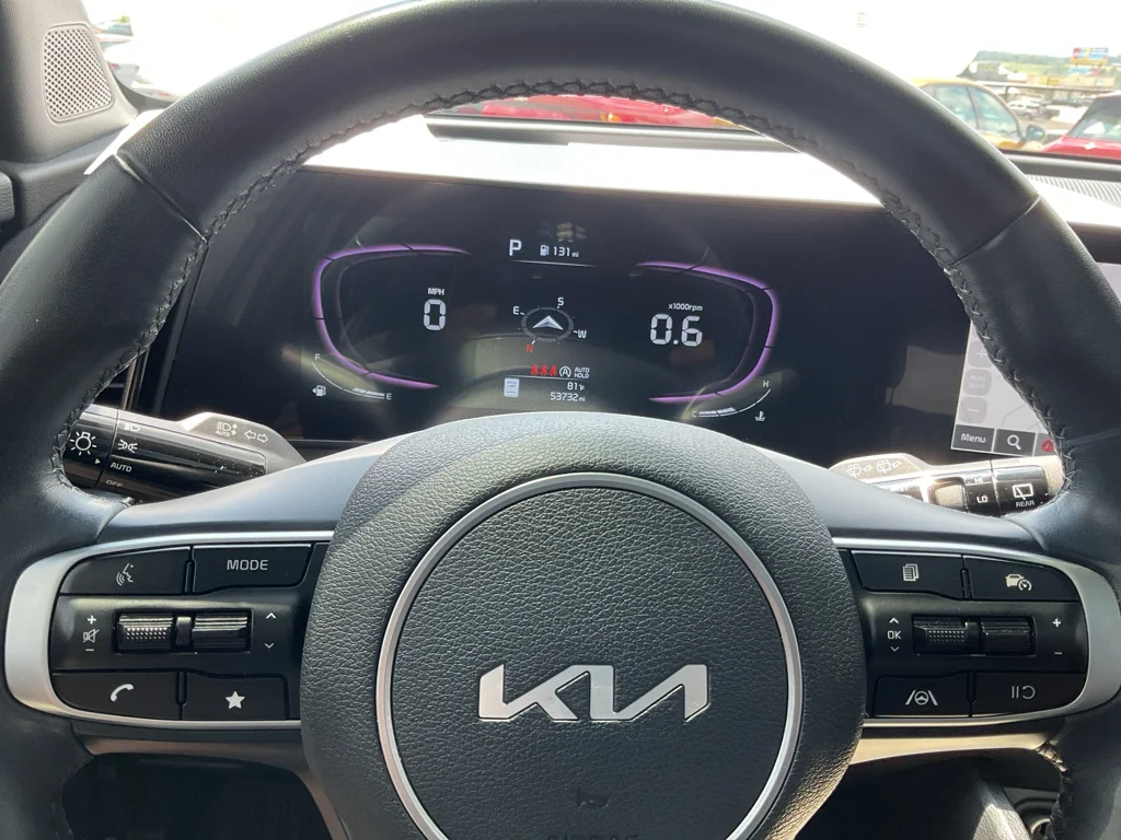 Used 2024 Glacial White Pearl Kia X-Line image 25