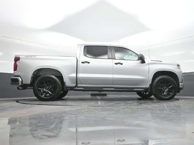 Used 2022 Silver Chevrolet Custom image 25