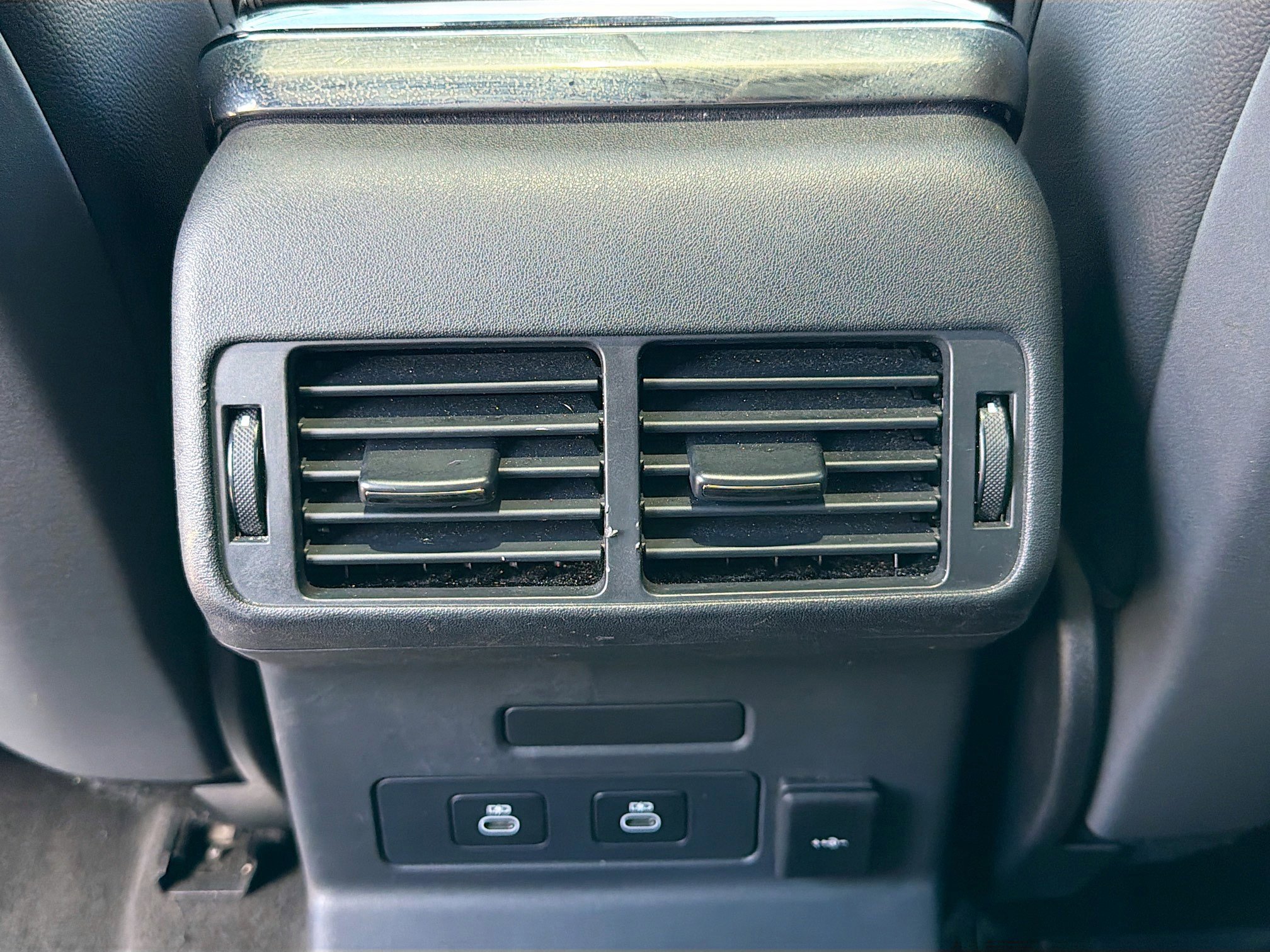 Certified Used 2024 Fuji White Land Rover Dynamic SE image 19
