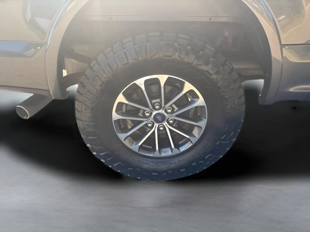 Used 2018 Gray Ford XL image 41