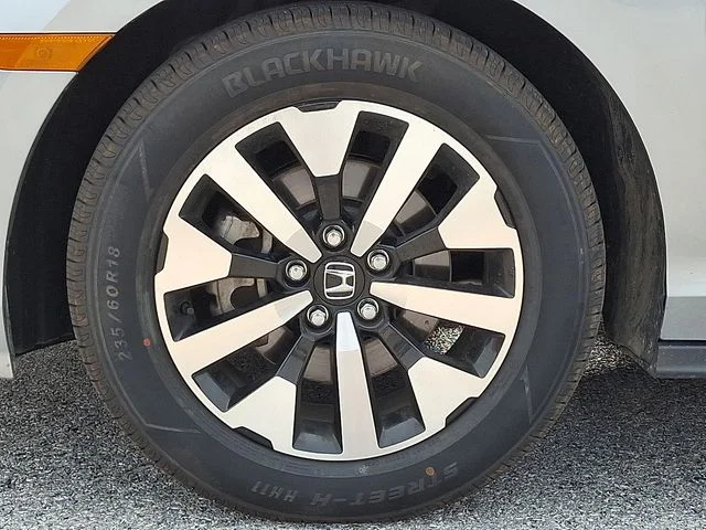 Used 2025  Honda EX-L image 28