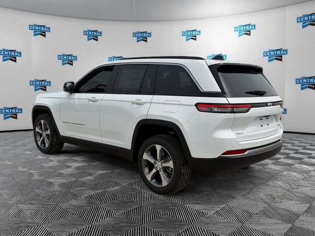 New 2026 Bright White Clear-Coat Exterior Paint Jeep Limited image 3